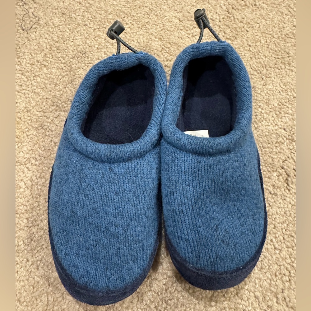 Little kids LL Bean slippers 10-11